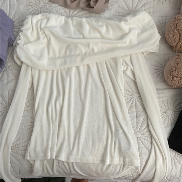 PrettyLittleThing White Off-Shoulder Blouse - Picture 1 of 2